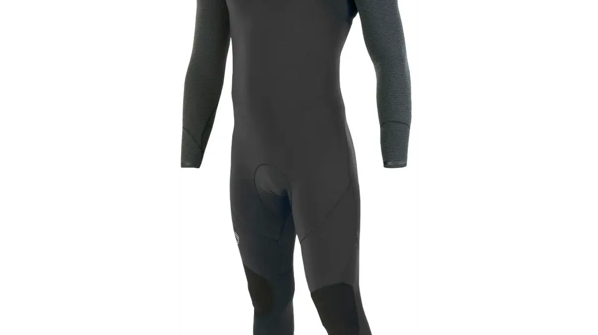 What is the Difference Between a Wetsuit and a Drysuit?