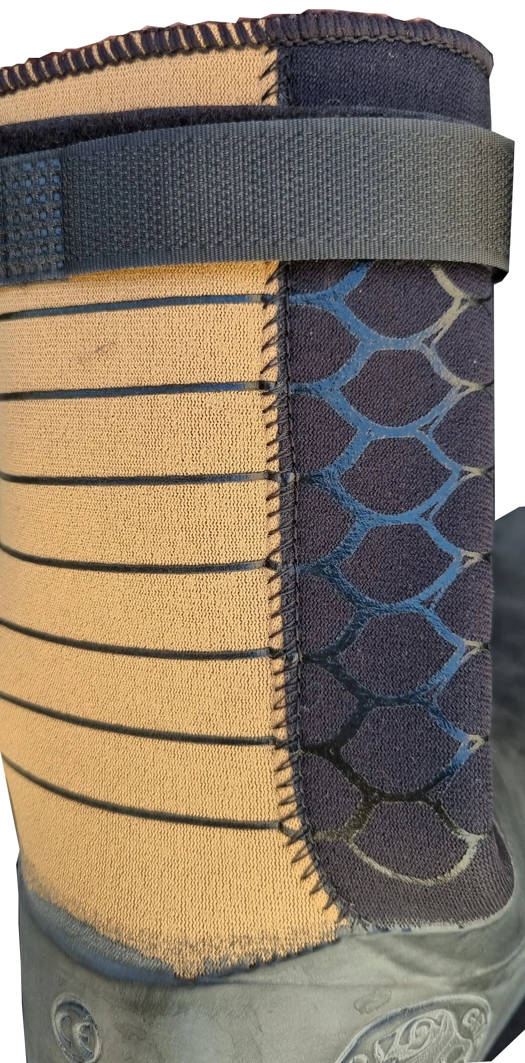 Atan HOT MISTRAL GECKO Boots 6mm | Barefoot Feel Wetsuit Boots close-up showing textured side and strap for enhanced grip.