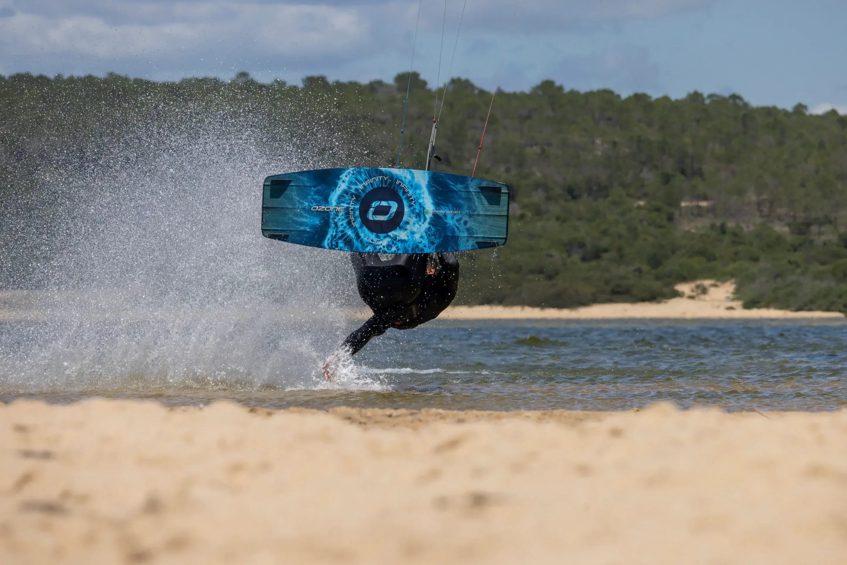 Ozone Infinity Twintip V4 – Lightwind Freeride being used in action on the water during light wind conditions.