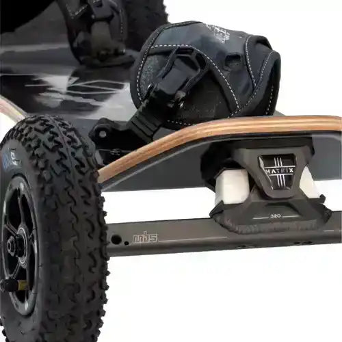 MBS Comp 95 Mountainboard close-up showing sturdy wheels and bindings for optimal performance and control.