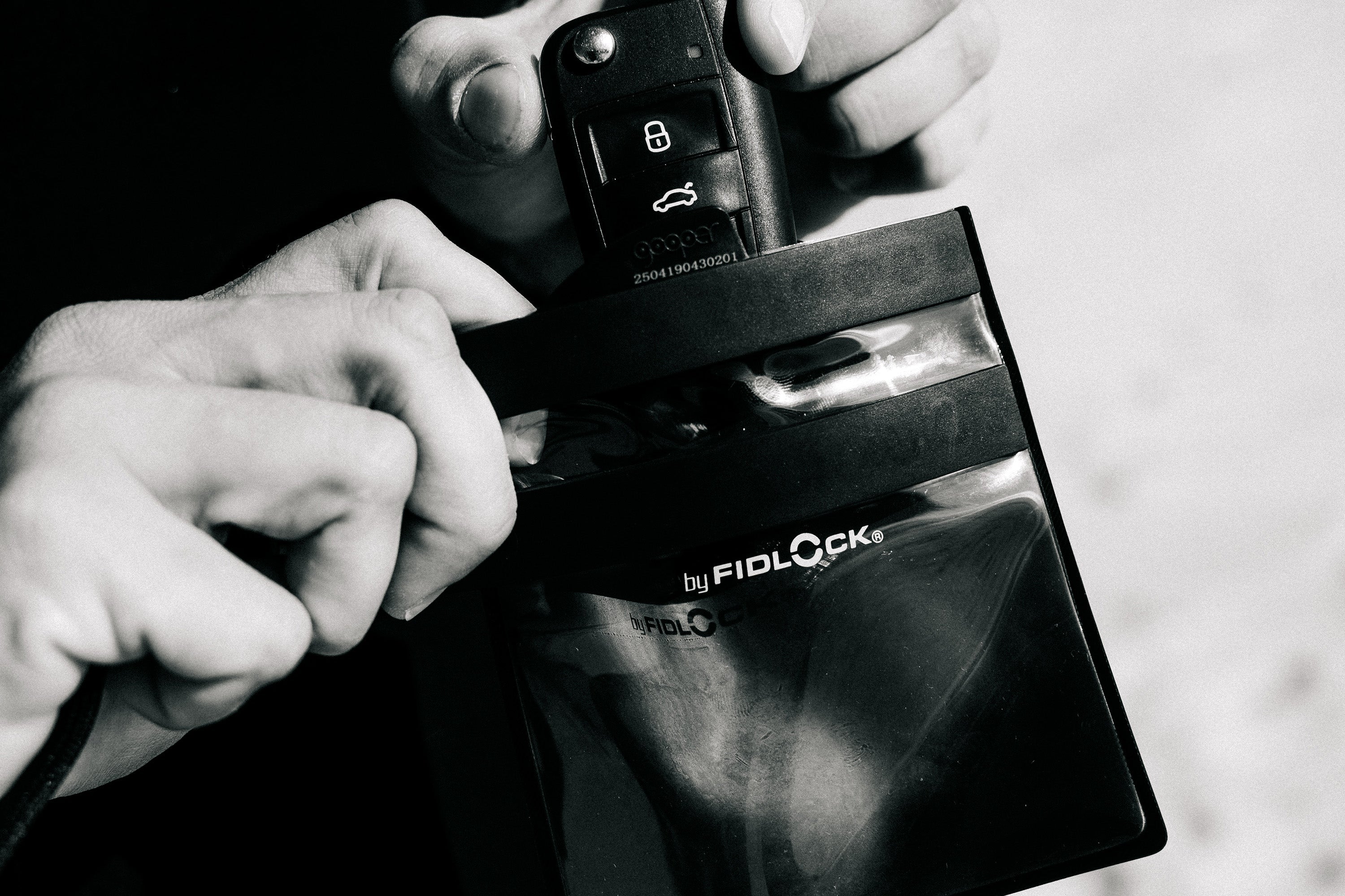 Mystic Keypouch DTS Fidlock lifestyle