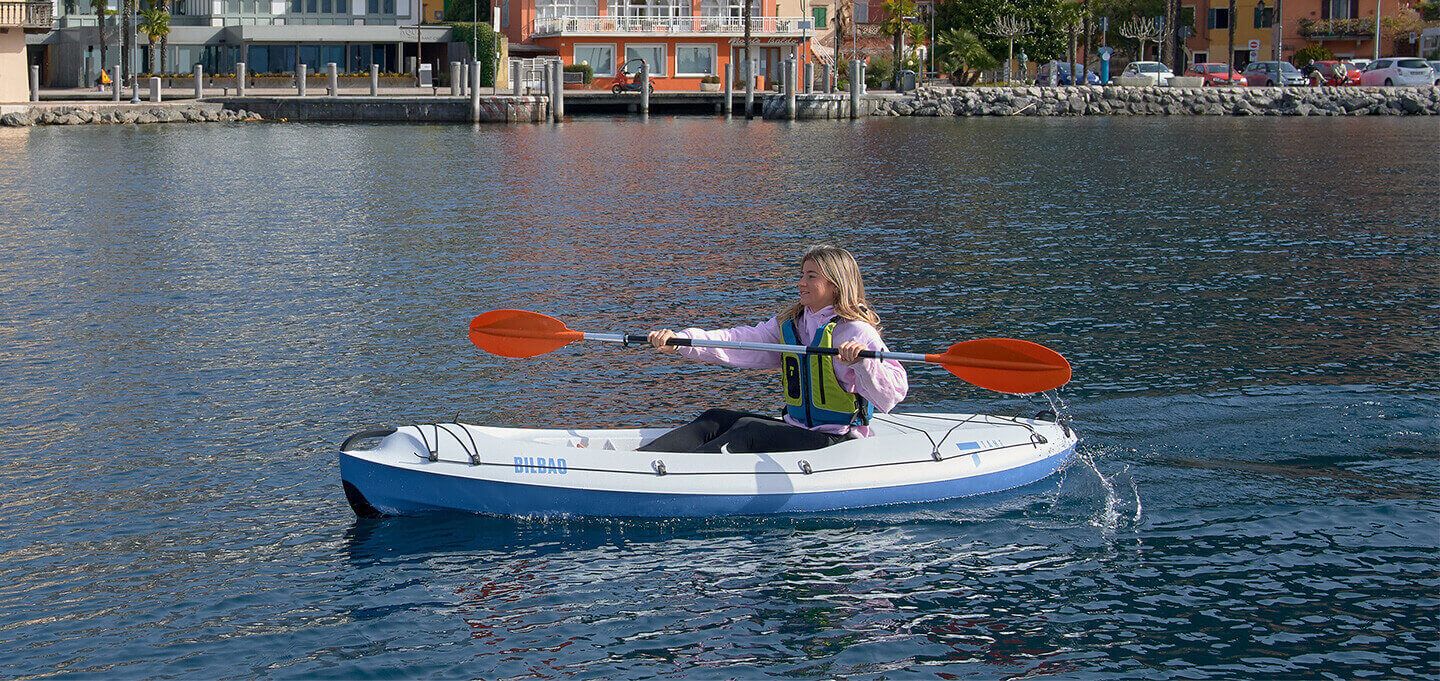 TAHE Bilbao Kayak in use